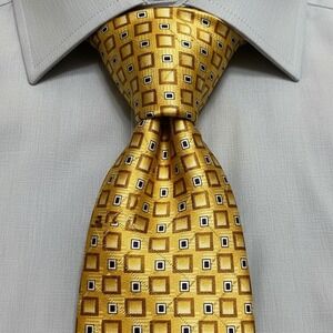 Jos A Bank Gold Silk Necktie Geometric Pattern Dress Formal Office Wear 60x3.5